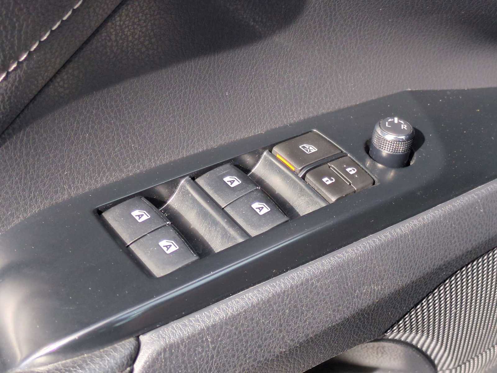 Used 2018 Toyota Camry XSE FWD image 22