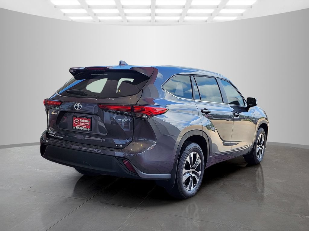 Used 2023 Toyota Highlander XLE AWD/4WD image 5
