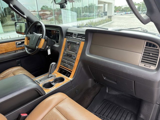 Used 2013 Lincoln Navigator L 4WD image 20