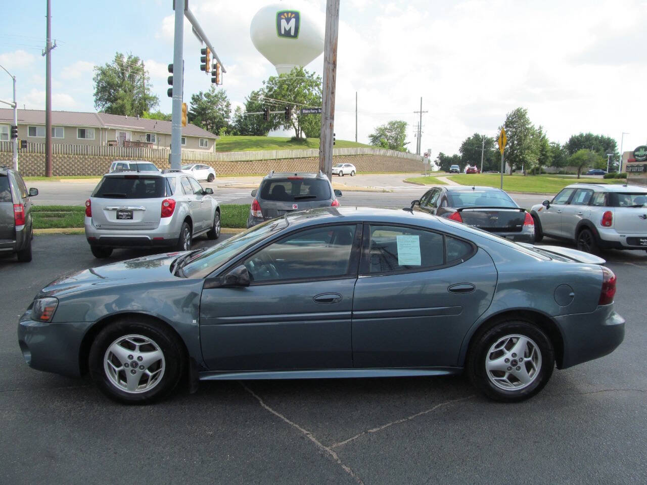 Used 2006 Pontiac Grand Prix FWD image 2