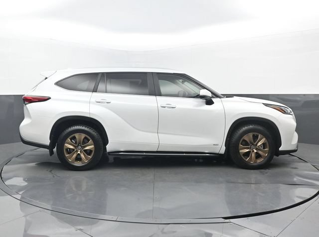Used 2023 Toyota Highlander Bronze Edition AWD/4WD image 2