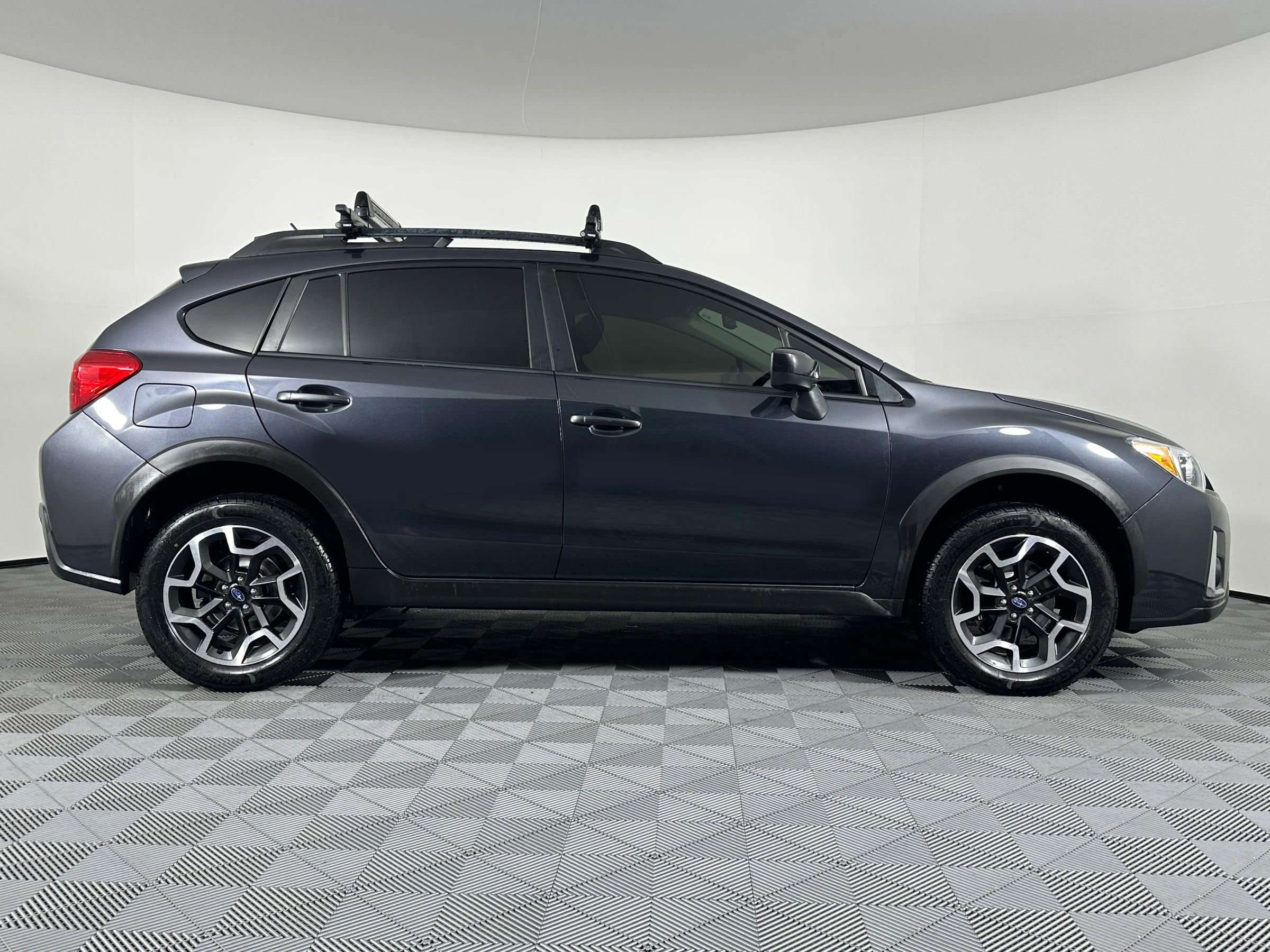 Used 2017 Subaru Crosstrek 2.0i Premium AWD/4WD image 7