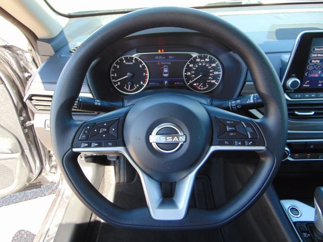 Used 2025 Nissan Altima 2.5 SV FWD image 15