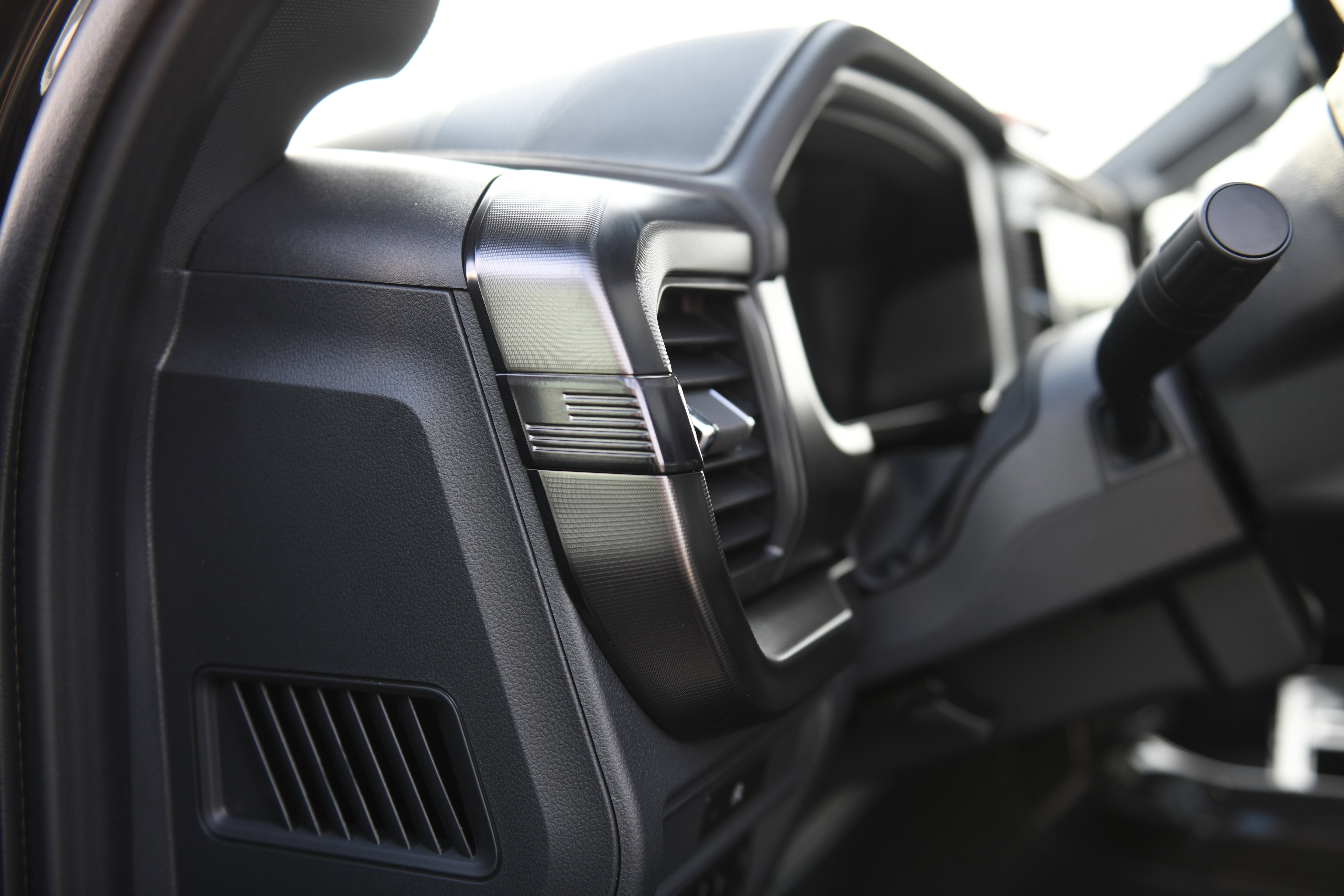 New 2025 Ford F150 Lariat w/ Equipment Group 502A High image 37