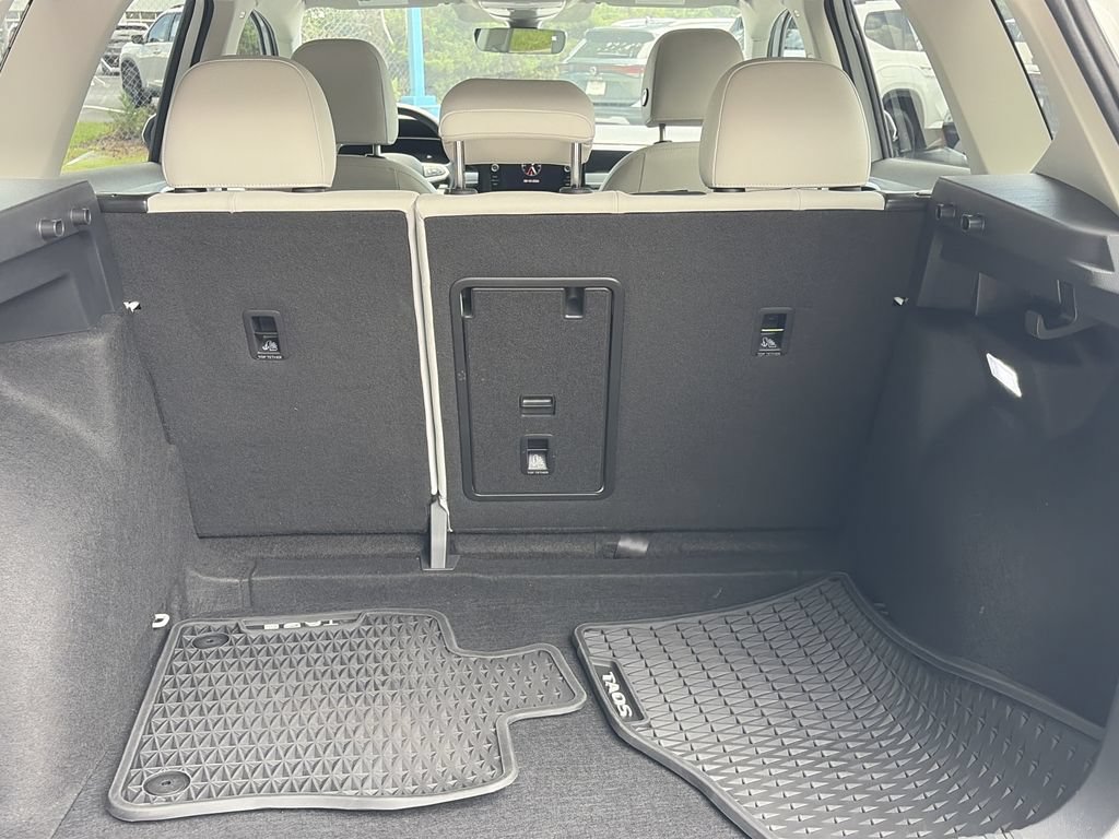 Certified 2025 Volkswagen Taos SE FWD image 31