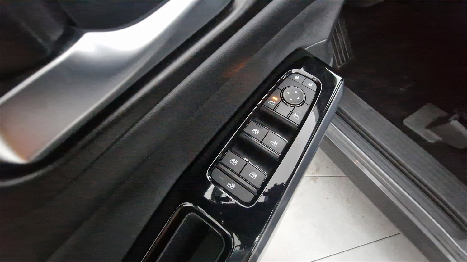 Used 2022 Nissan Pathfinder SL image 16