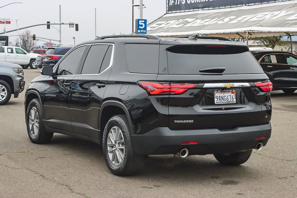Used 2022 Chevrolet Traverse LT image 2