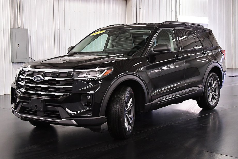 New 2026 Ford Explorer Active w/ Active Comfort Package AWD/4WD image 3