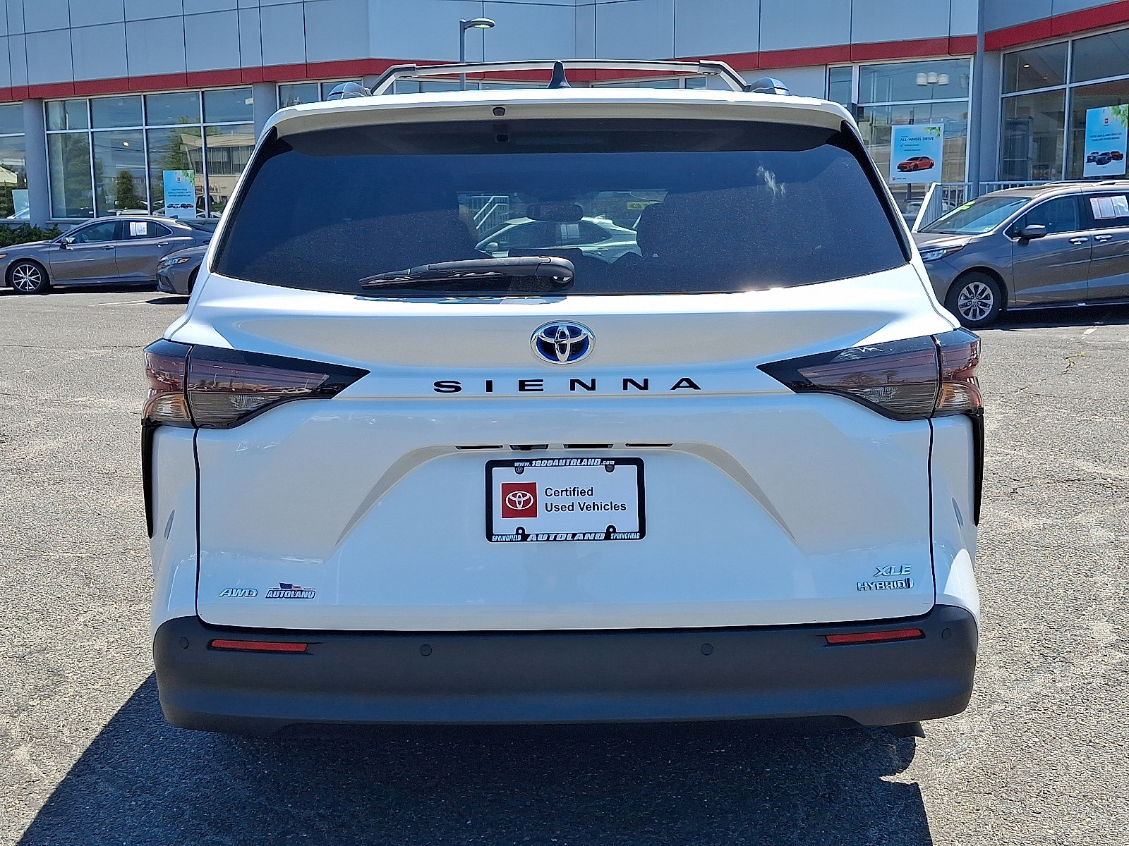 Used 2023 Toyota Sienna XLE AWD/4WD image 6