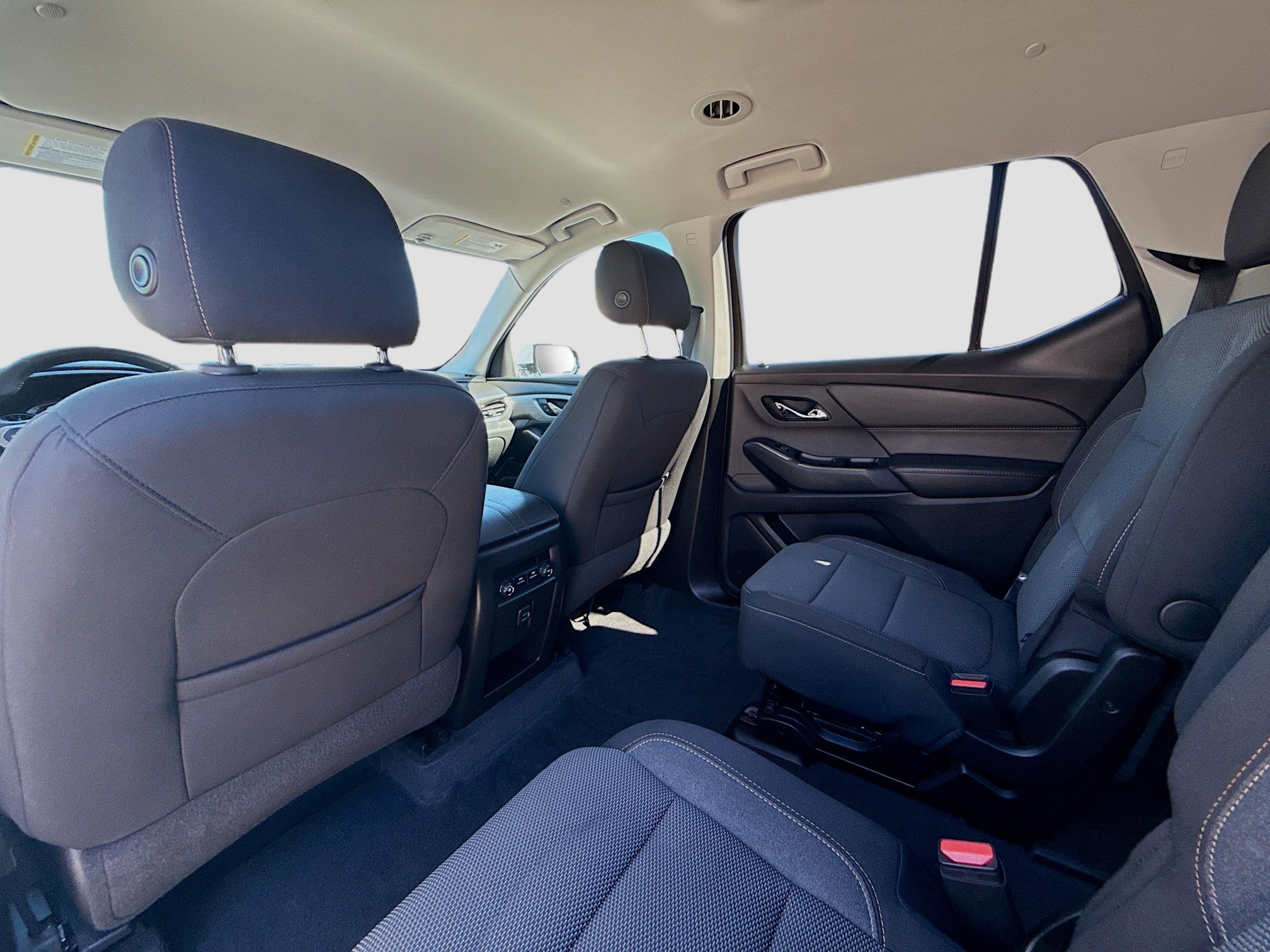 Used 2020 Chevrolet Traverse LT image 24