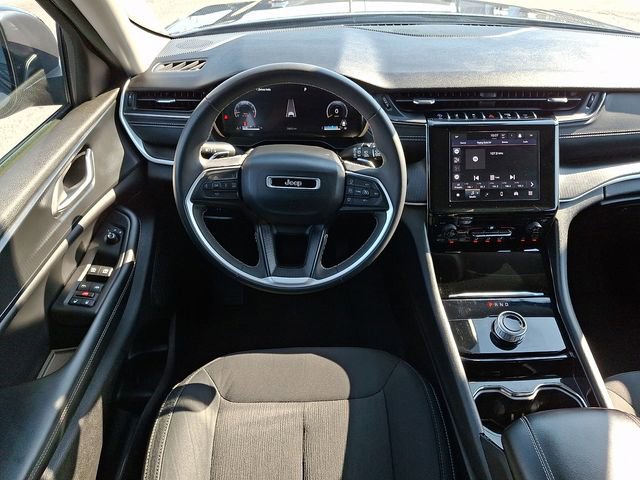 Used 2023 Jeep Grand Cherokee L Laredo image 12