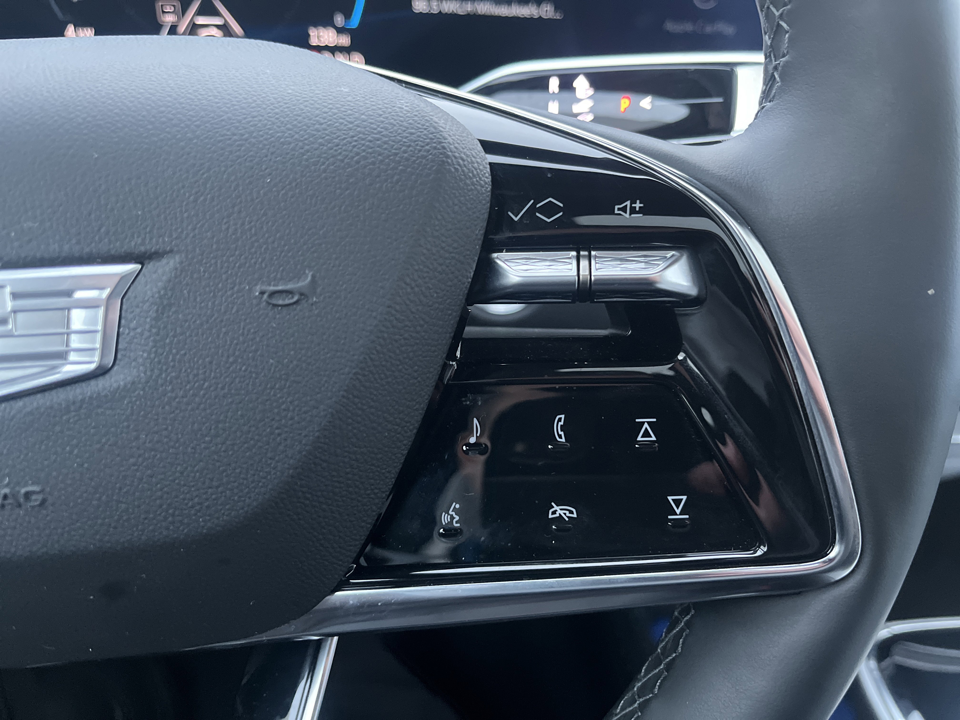 Used 2025 Cadillac Lyriq Luxury image 21