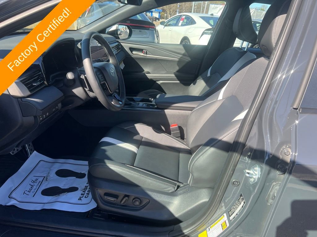 Used 2025 Toyota Camry SE image 11