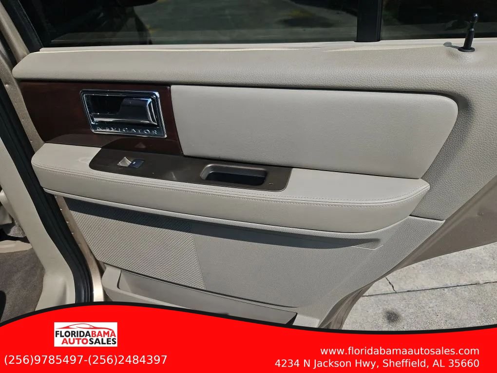 Used 2014 Lincoln Navigator 2WD image 7