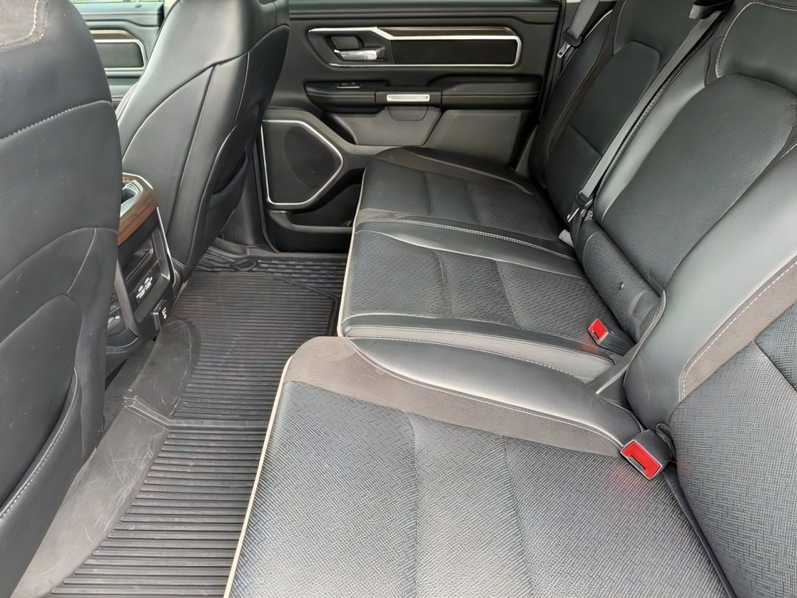 Used 2022 RAM 1500 Laramie AWD/4WD image 13