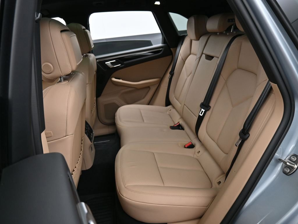 Certified 2023 Porsche Macan Turbo AWD/4WD image 24