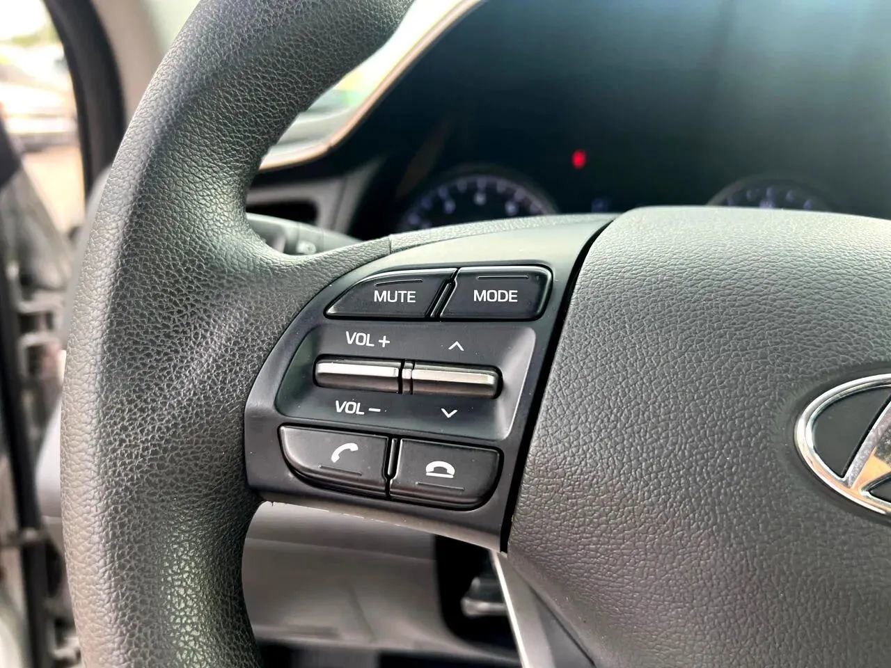 Used 2019 Hyundai Elantra SE w/ Cargo Package image 18