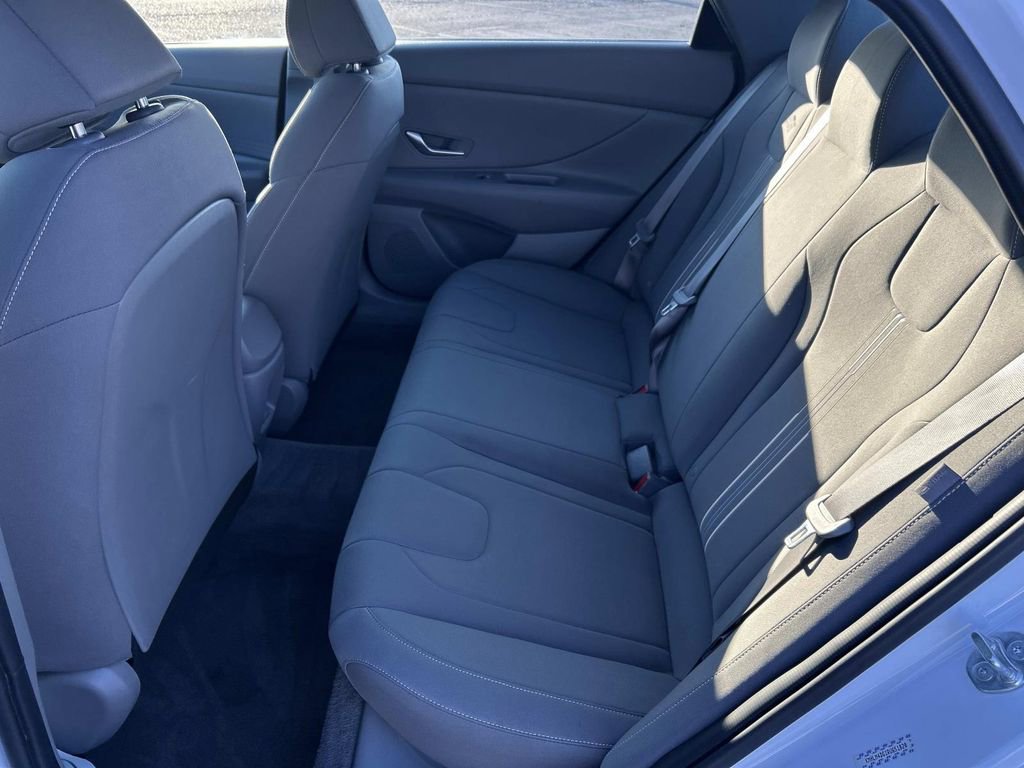 Used 2024 Hyundai Elantra SEL image 18