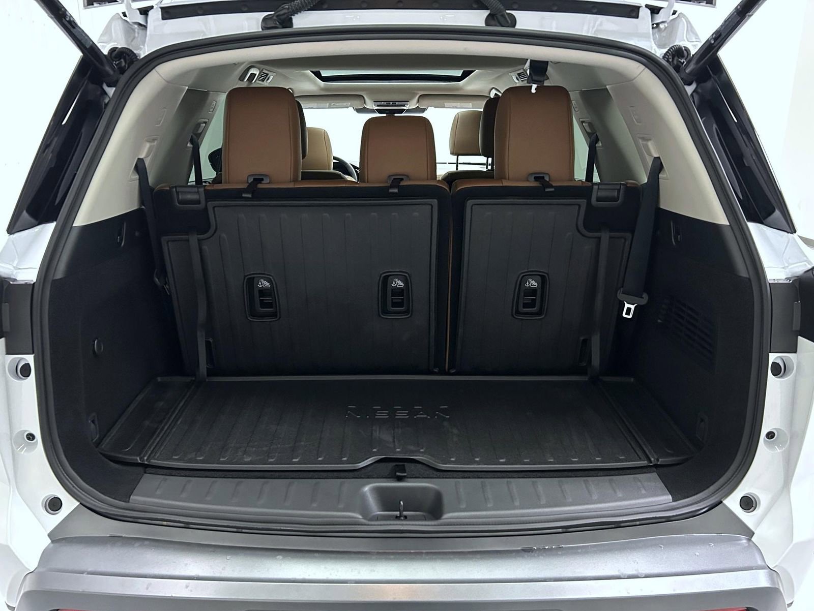 New 2026 Nissan Pathfinder Platinum image 9