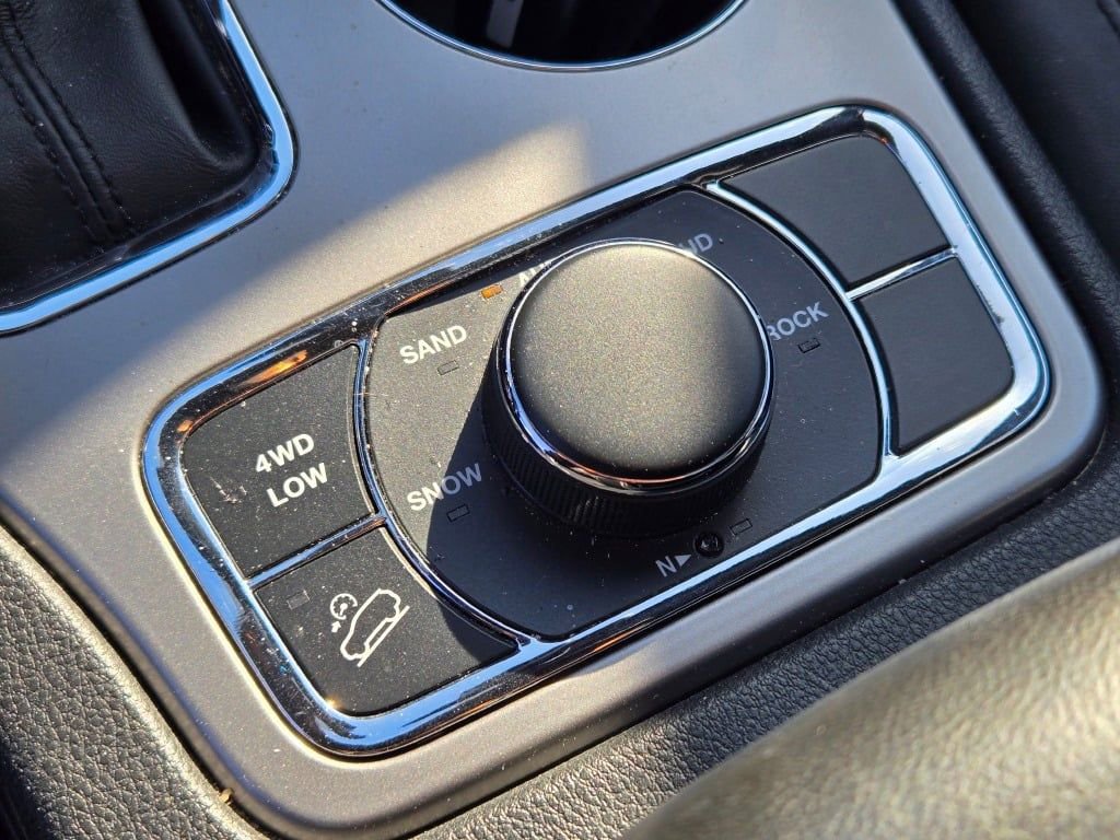 Certified 2022 Jeep Grand Cherokee Limited w/ Trailer Tow Group IV image 26