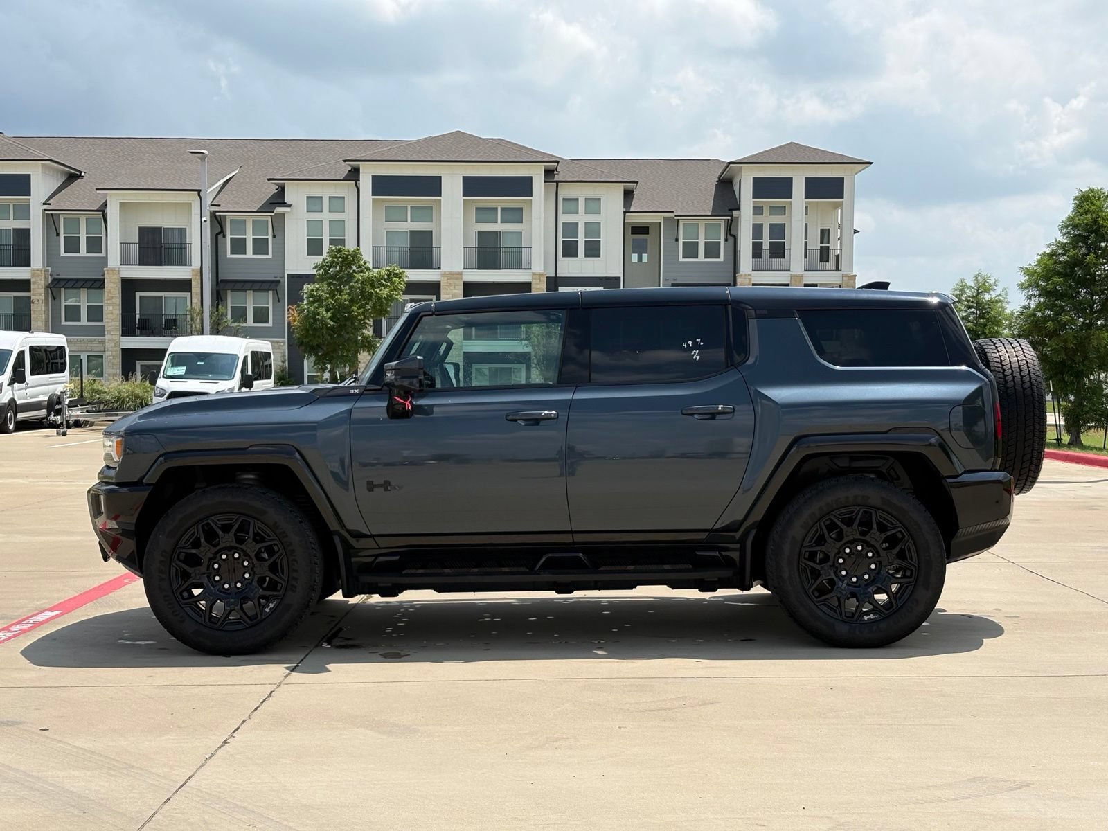 Used 2025 GMC Hummer EV 3X w/ LPO, Dark Essentials Package AWD/4WD image 4