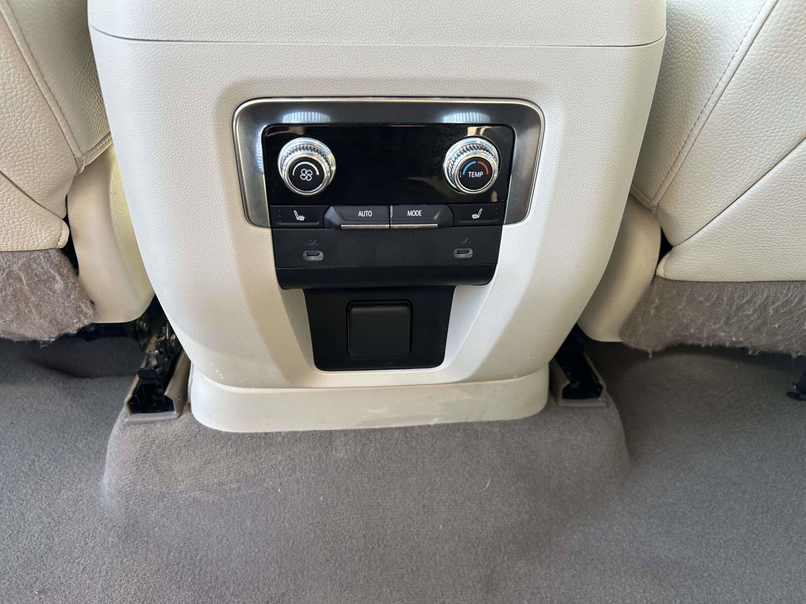 Used 2022 GMC Yukon Denali AWD/4WD image 14