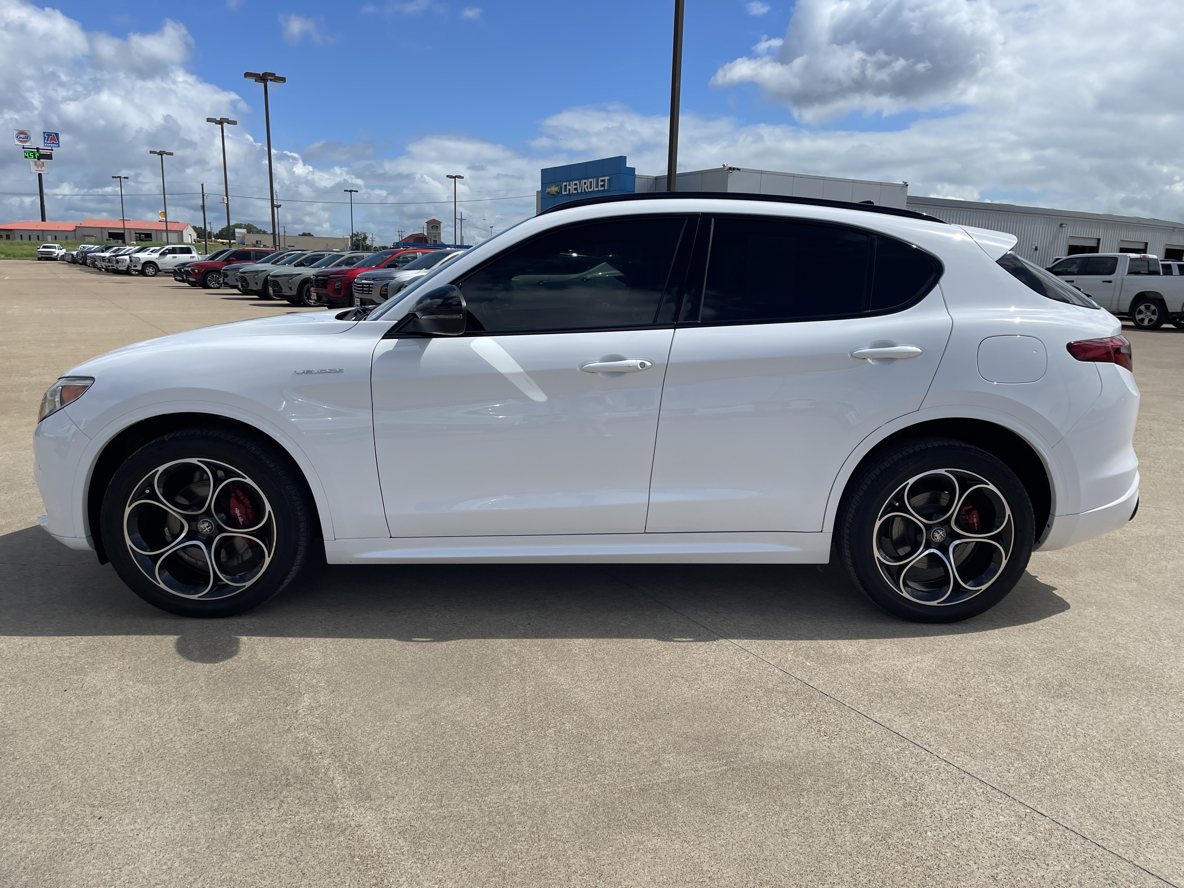 Used 2022 Alfa Romeo Stelvio Veloce AWD/4WD image 7