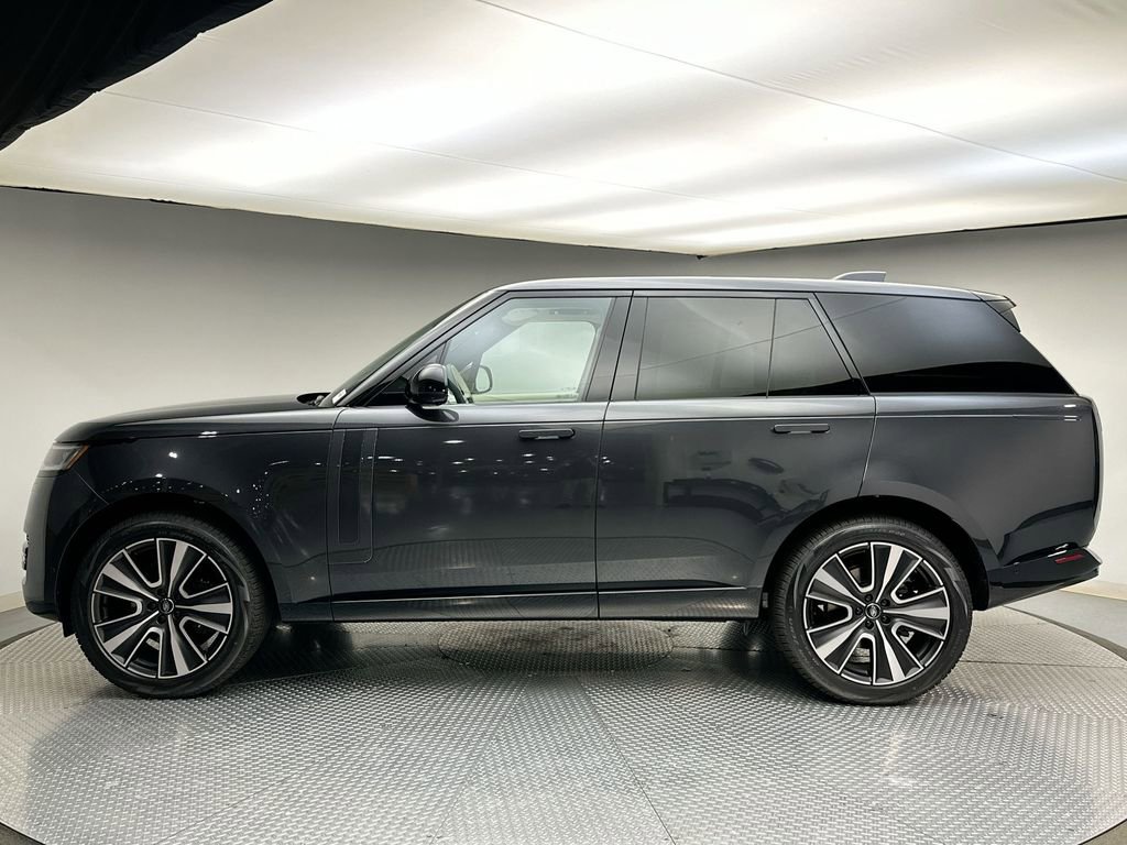 New 2025 Land Rover Range Rover SE image 2