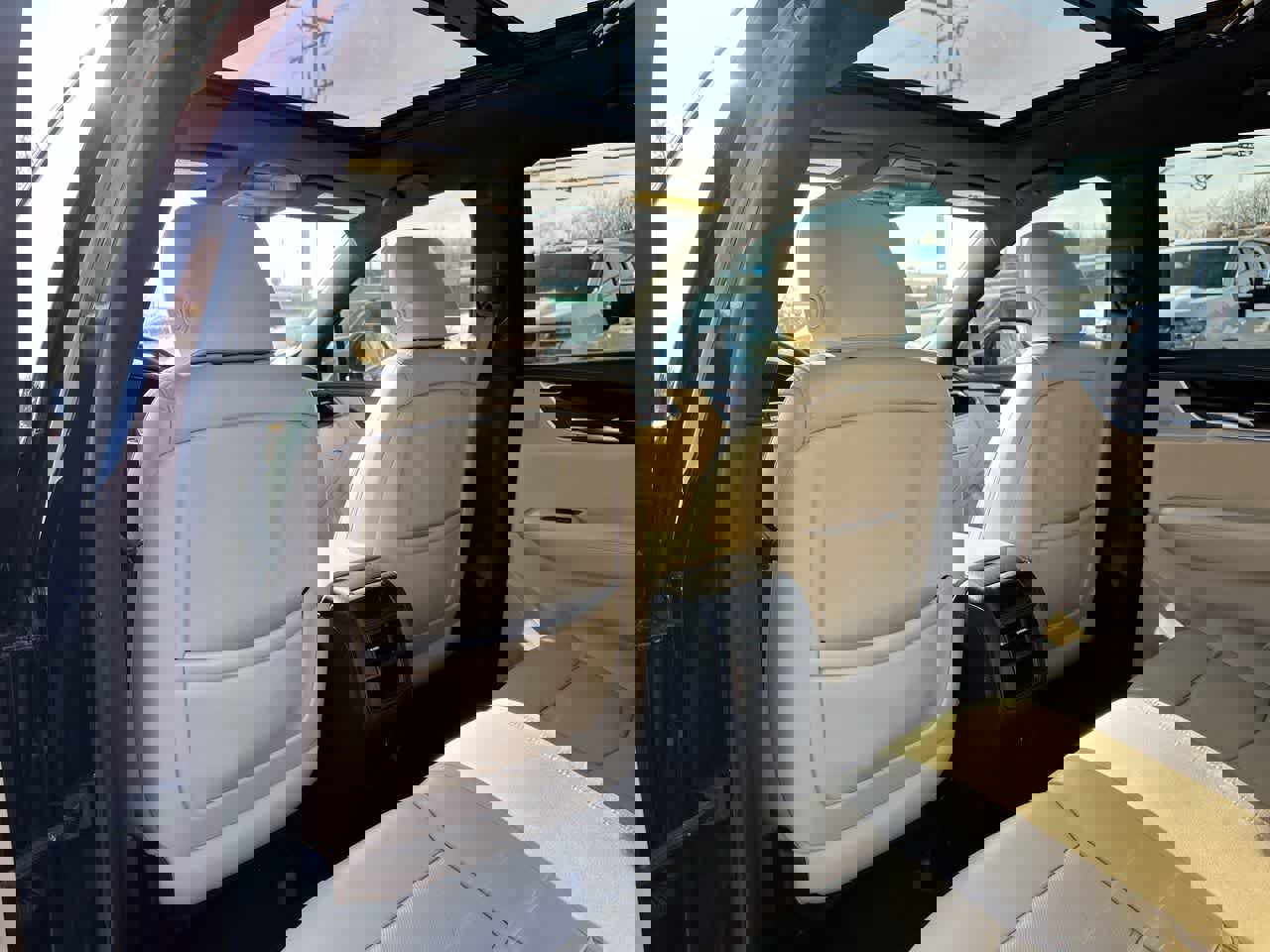 Used 2017 Cadillac XT5 Luxury w/ Driver Awareness Package image 23