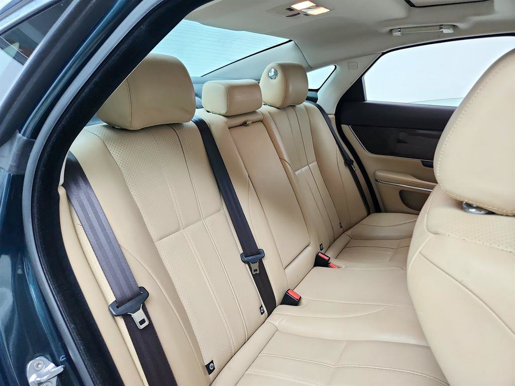 Used 2015 Jaguar XJ AWD image 30