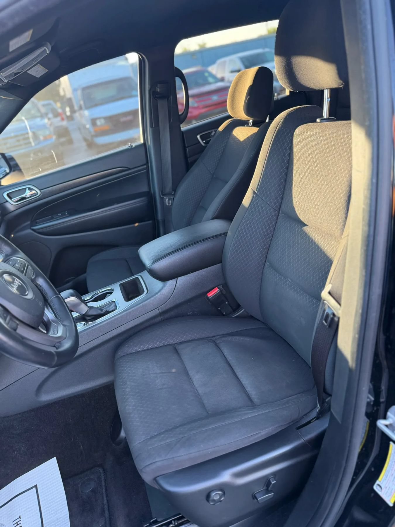 Used 2018 Jeep Grand Cherokee Laredo AWD/4WD image 10