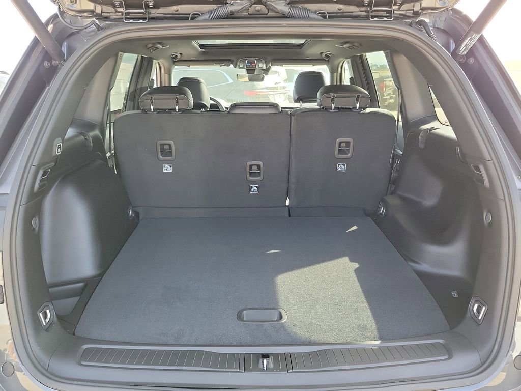 New 2025 Jeep Grand Cherokee Limited w/ Black Appearance Package image 12