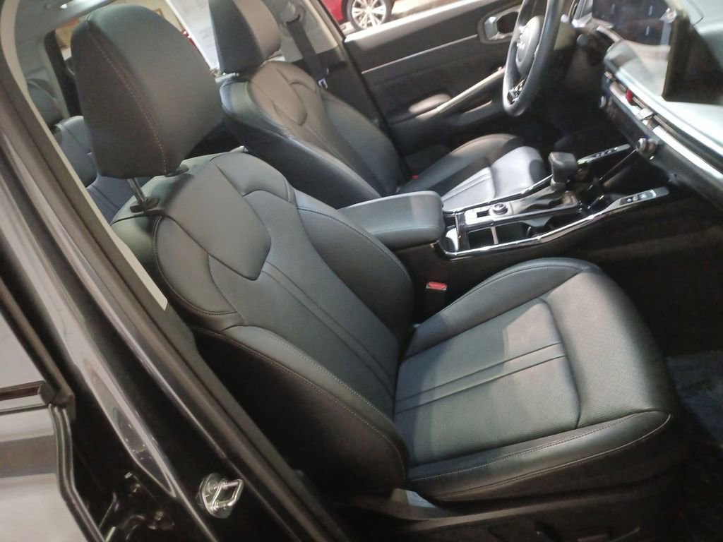 Used 2024 Kia Sorento SX image 27