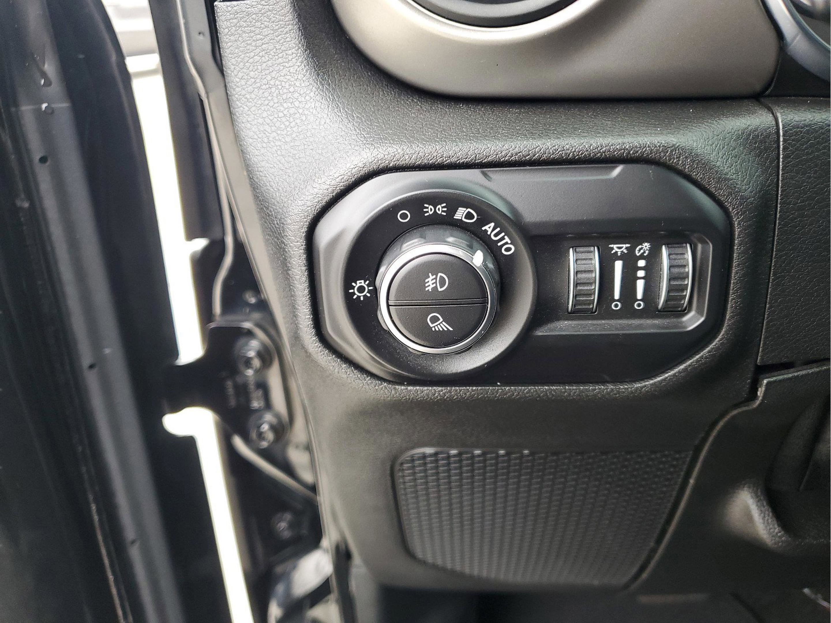 Used 2021 Jeep Gladiator Willys image 26