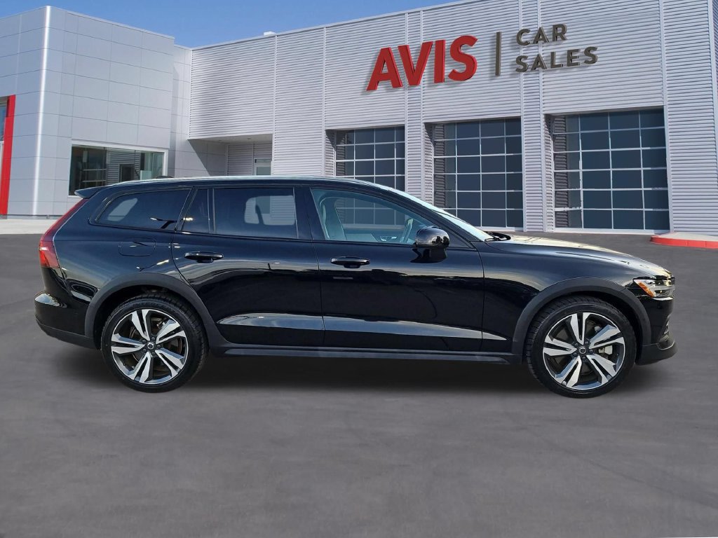 Used 2025 Volvo V60 B5 Cross Country Plus AWD/4WD image 5