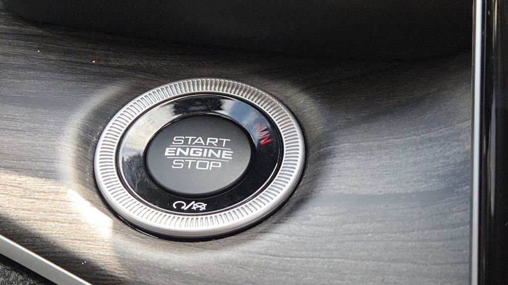 Used 2023 Jeep Grand Cherokee L Limited w/ Luxury Tech Group II image 16