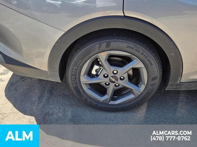 Used 2025 Kia K4 LXS image 17