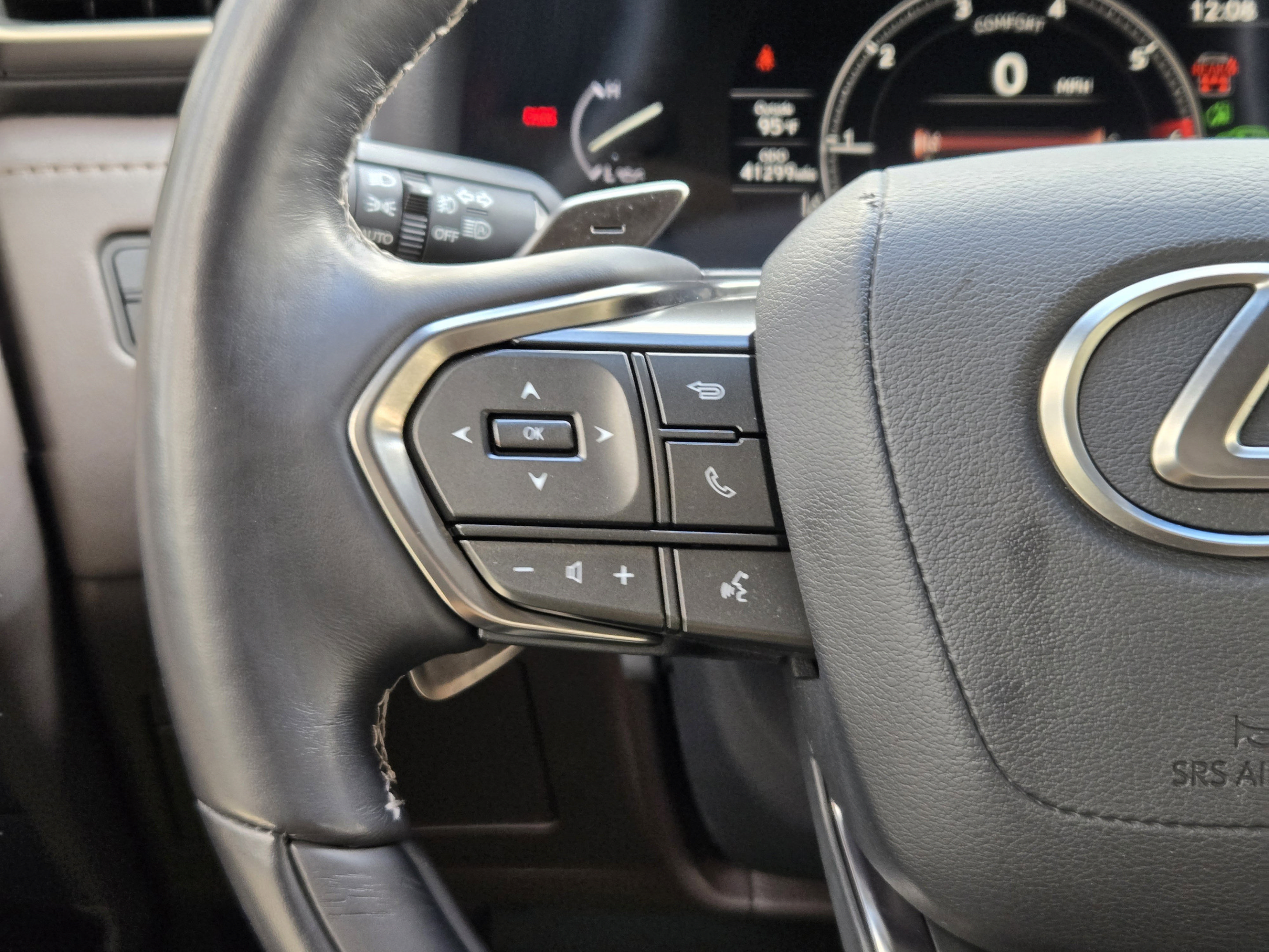 Used 2023 Lexus LX 600 4WD w/ Appearance Package image 27