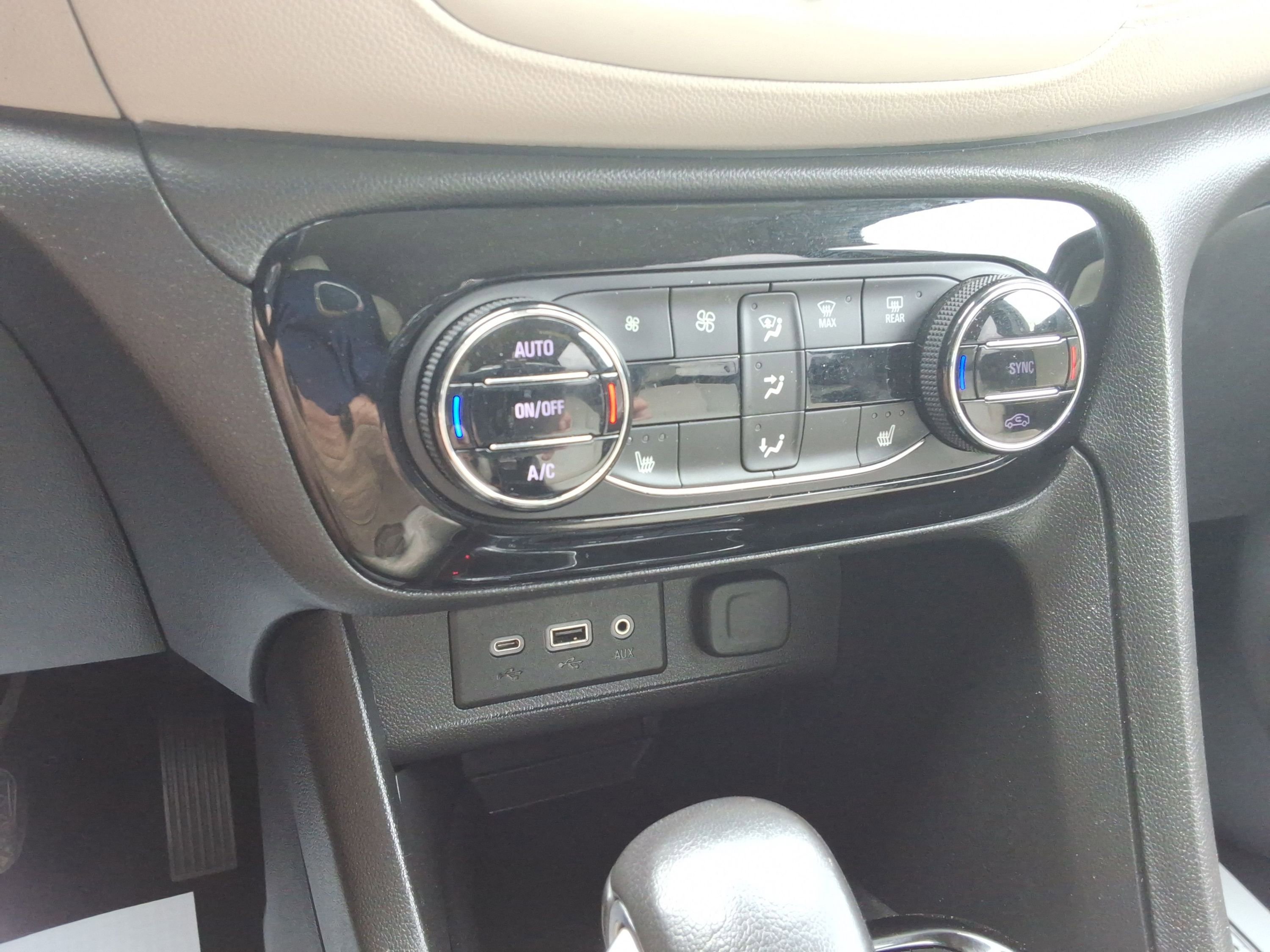 Used 2021 Buick Encore GX Select FWD image 17
