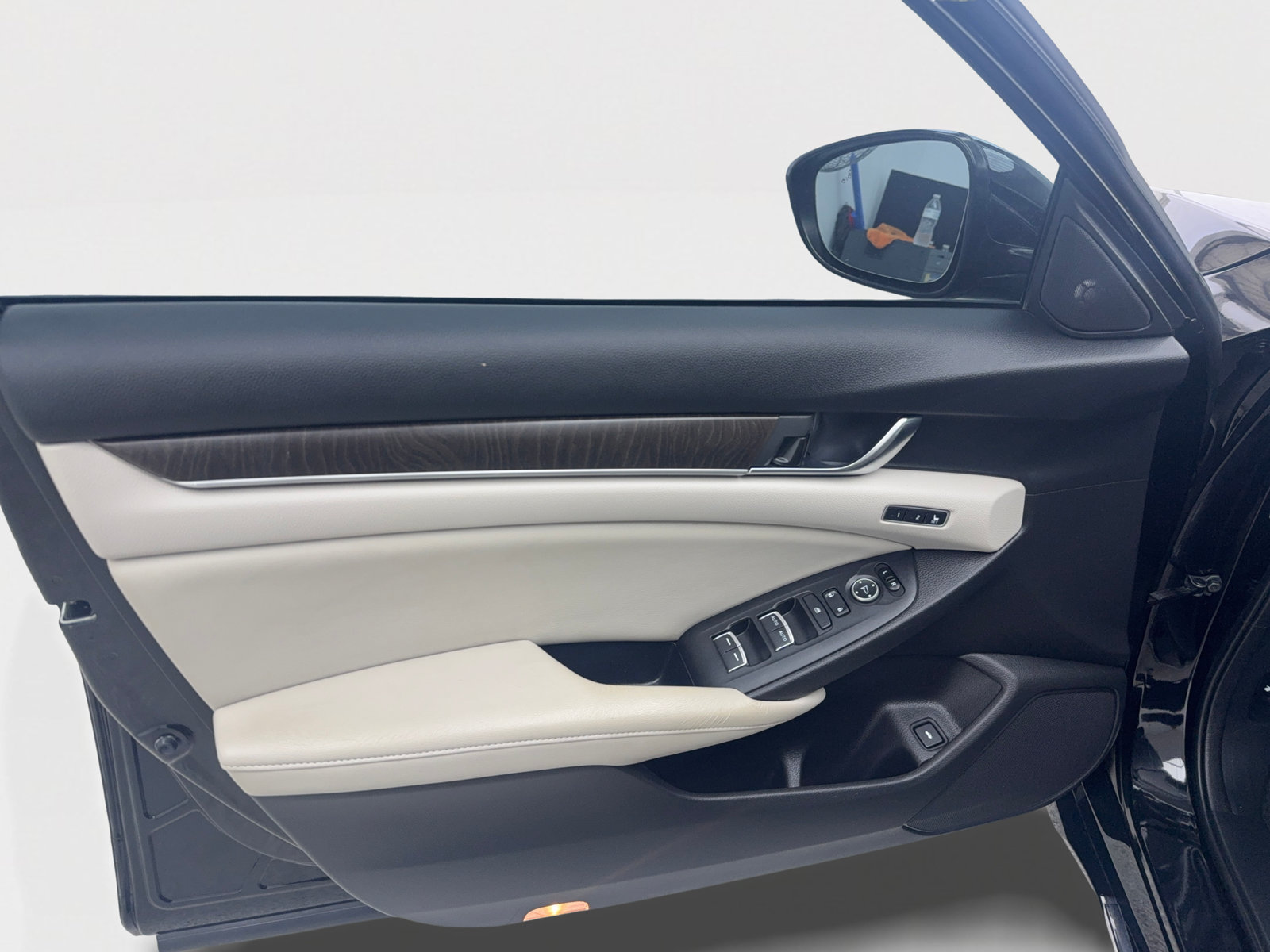 Used 2018 Honda Accord Touring image 28