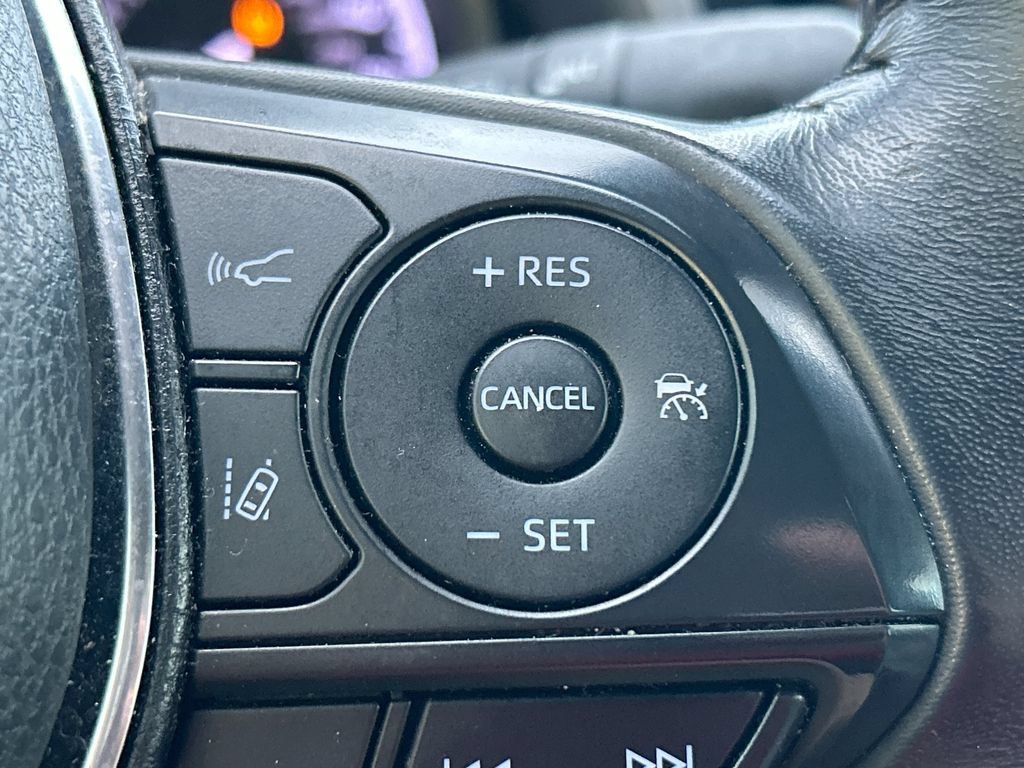 Used 2020 Toyota Camry SE FWD image 18