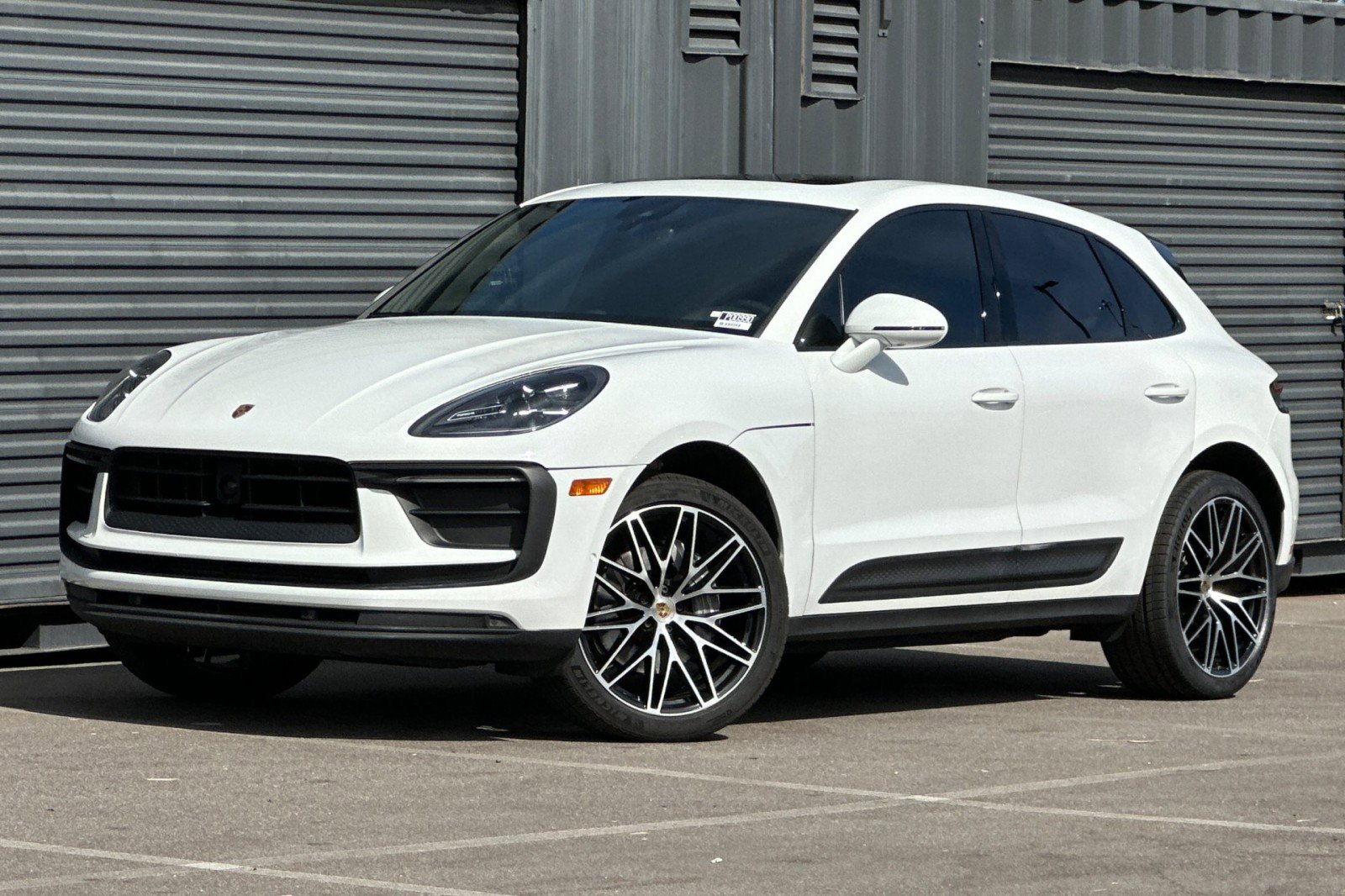 Certified 2024 Porsche Macan image 1