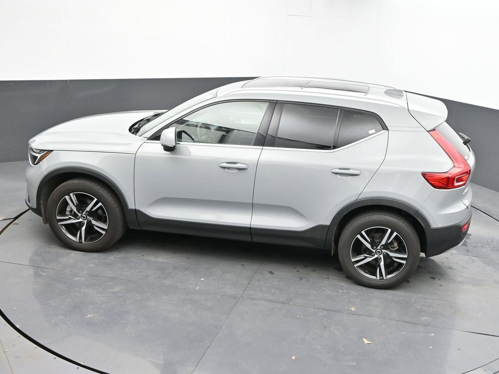 Used 2025 Volvo XC40 B5 Core image 31
