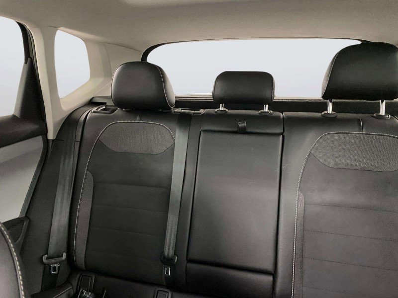 Used 2023 Volkswagen Taos SE w/ Panoramic Sunroof Package FWD image 25