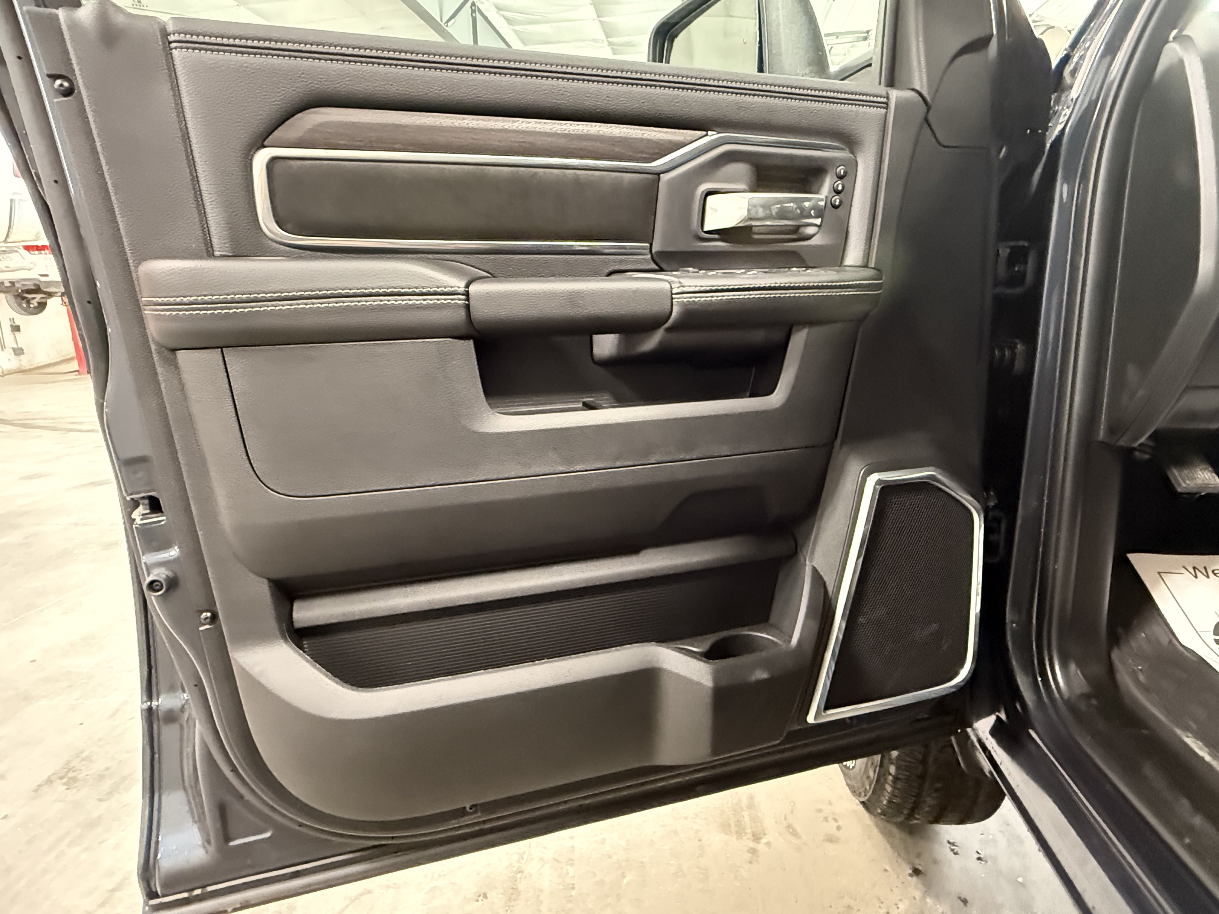 New 2026 RAM 2500 Laramie AWD/4WD image 18