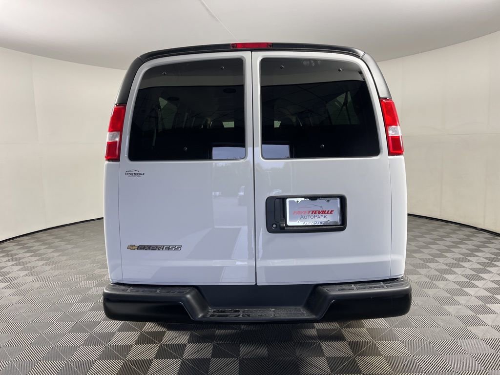 New 2026 Chevrolet Express 3500 LS RWD image 4