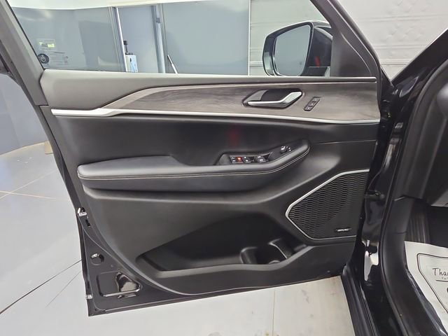 Used 2023 Jeep Grand Cherokee 4WD 4xe w/ Luxury Tech Group II image 25