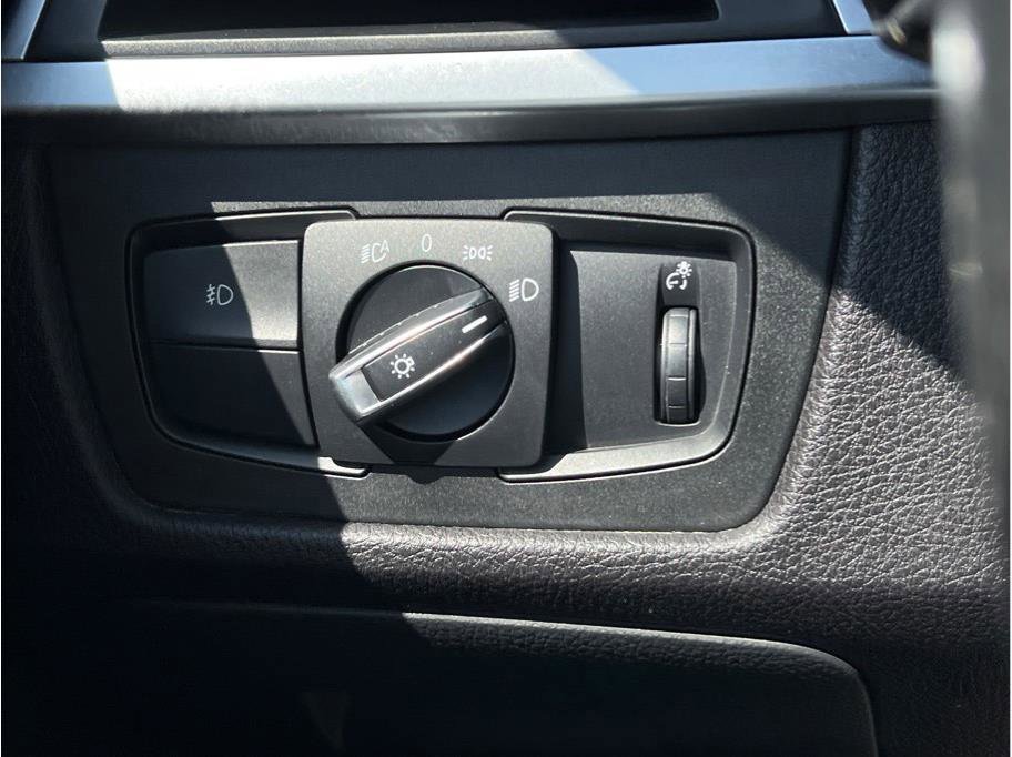 Used 2017 BMW 330i xDrive Wagon image 17