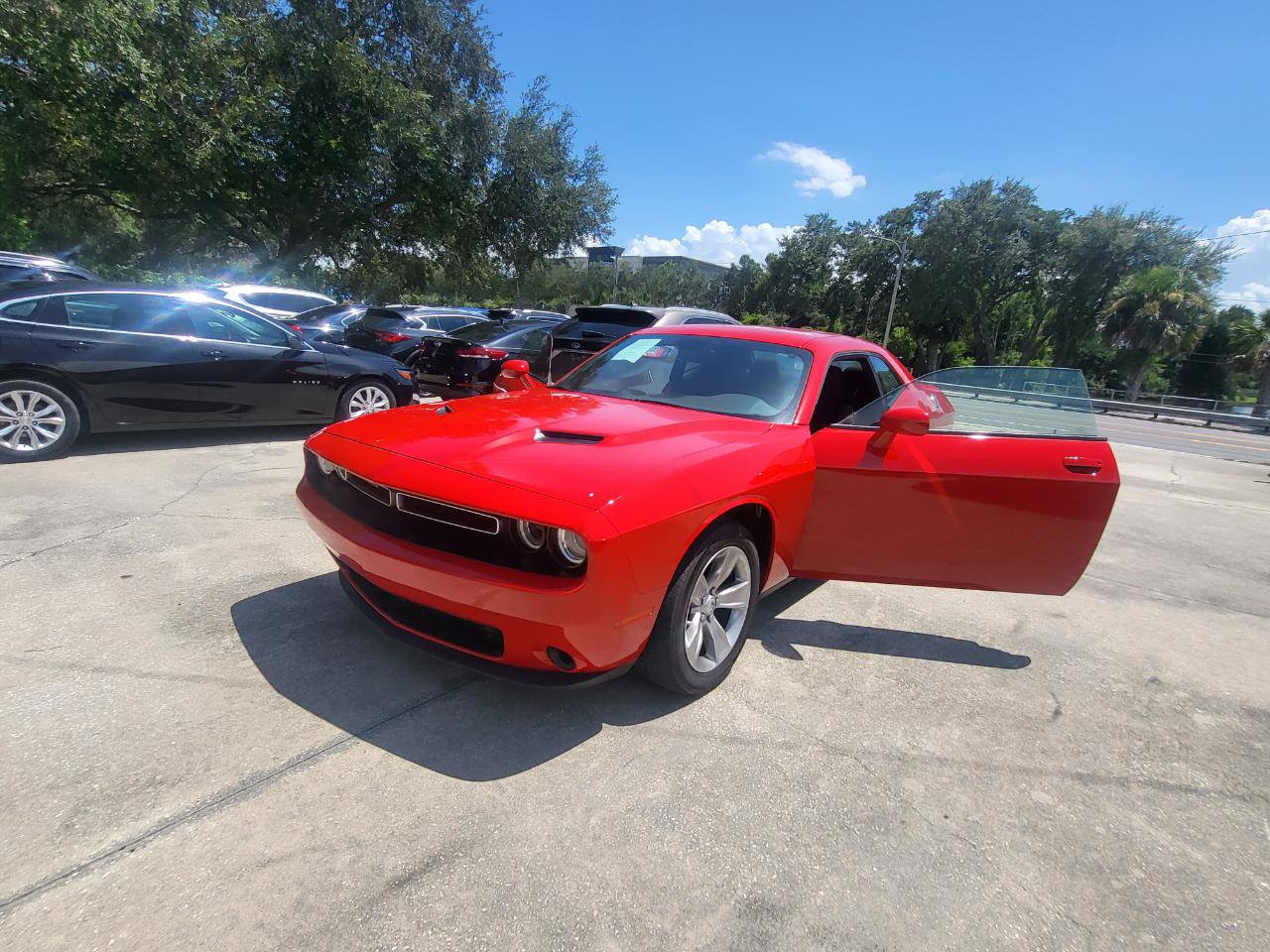 Used 2020 Dodge Challenger SXT RWD image 39