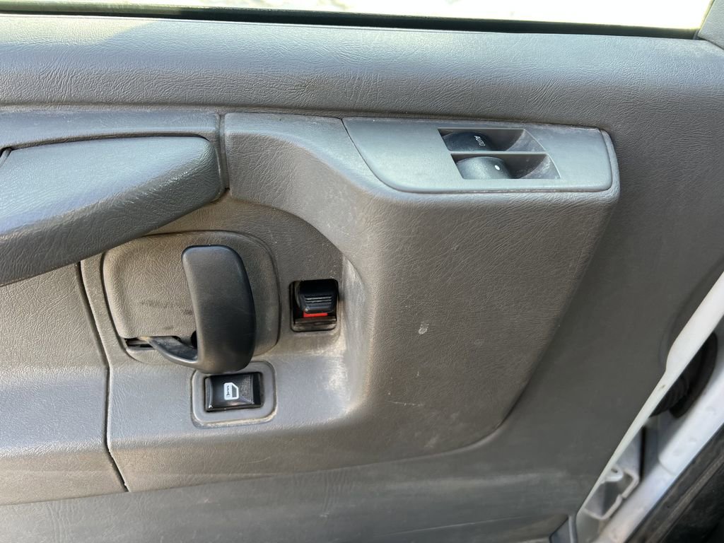 Used 2017 Chevrolet Express 3500 image 16